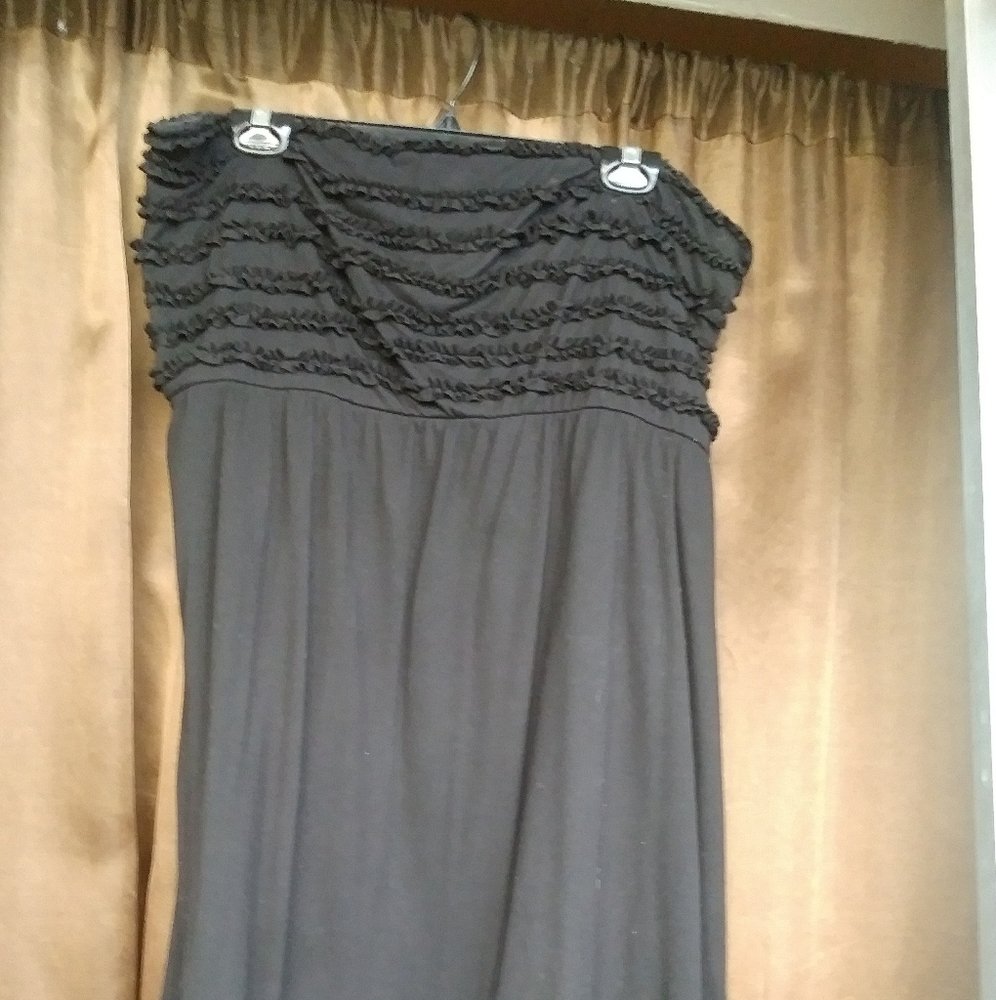 Strapless tube top dress.
